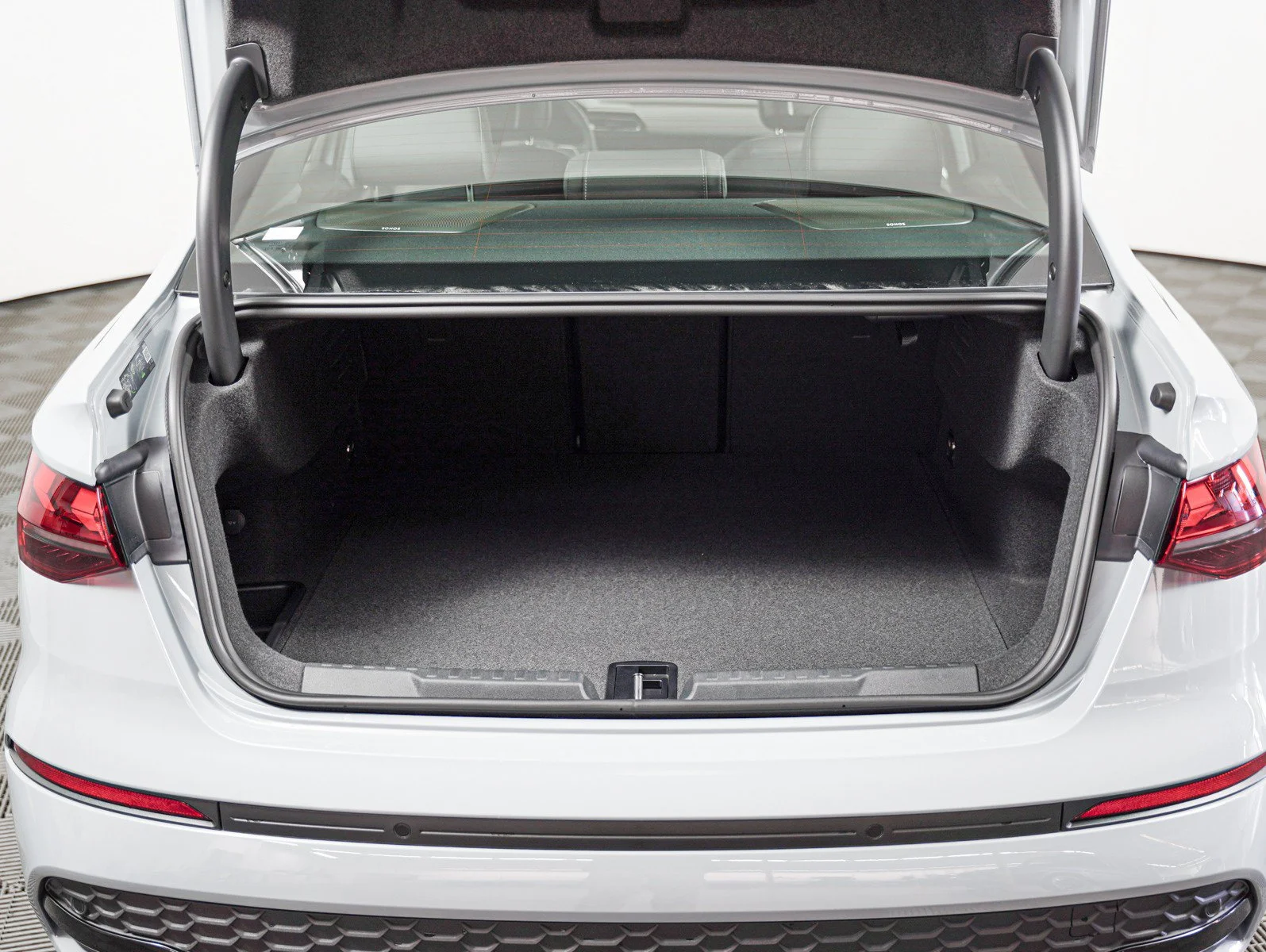 New 2026 Arrow Gray Pearl Effect Audi Premium Plus image 8