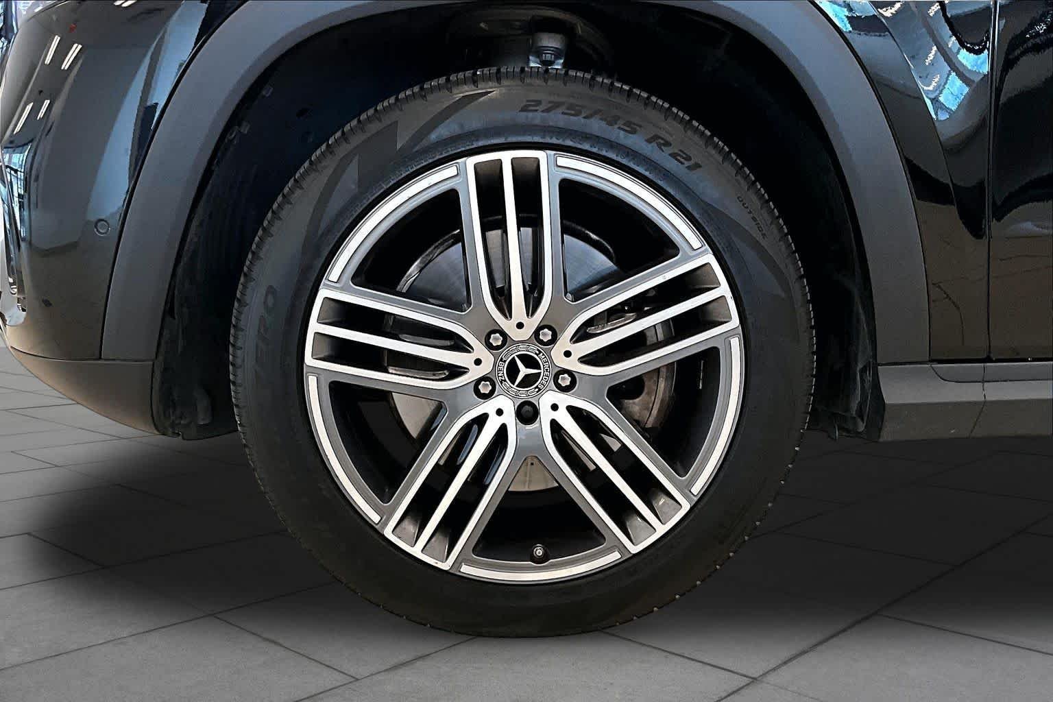 Used 2025 Obsidian Black Metallic Mercedes-Benz GLS 450 image 10