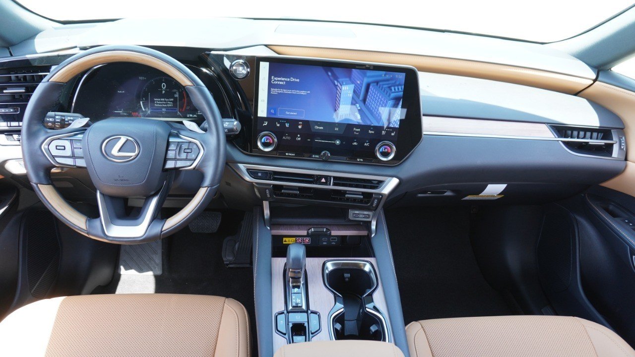 Used 2025 White Lexus RX 350 Premium image 28