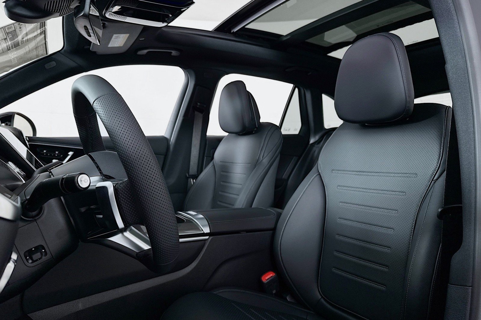 New 2026 Black Mercedes-Benz GLC 300 SUV image 17