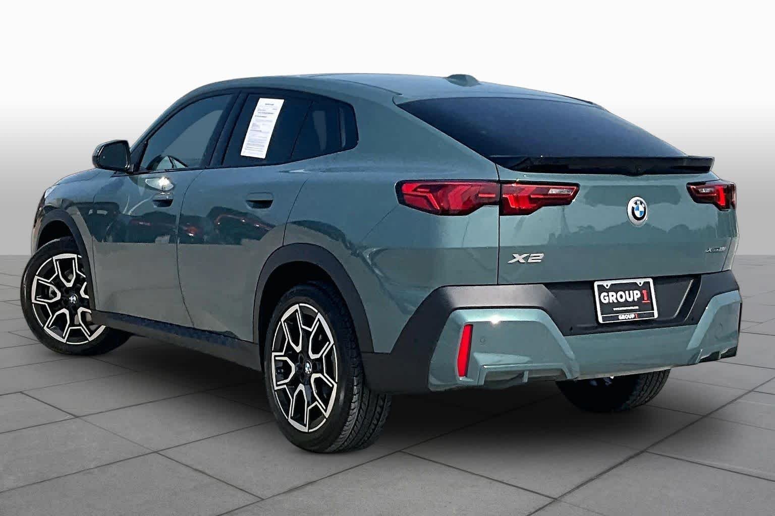 Used 2026 Cape York Green Metallic BMW xDrive28i image 11