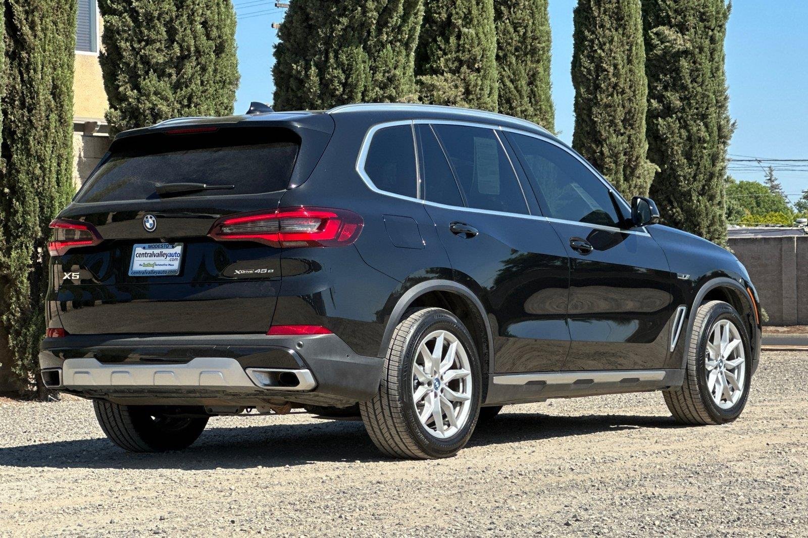 Used 2023 Black Sapphire Metallic BMW xDrive45e image 3