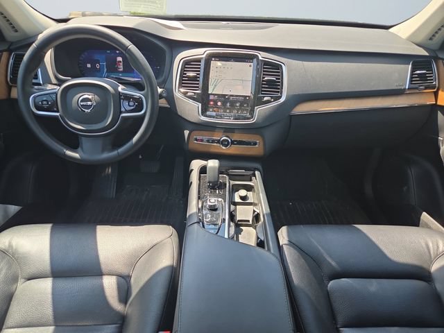 Used 2023 Onyx Black Metallic Volvo Plus Bright Theme image 10