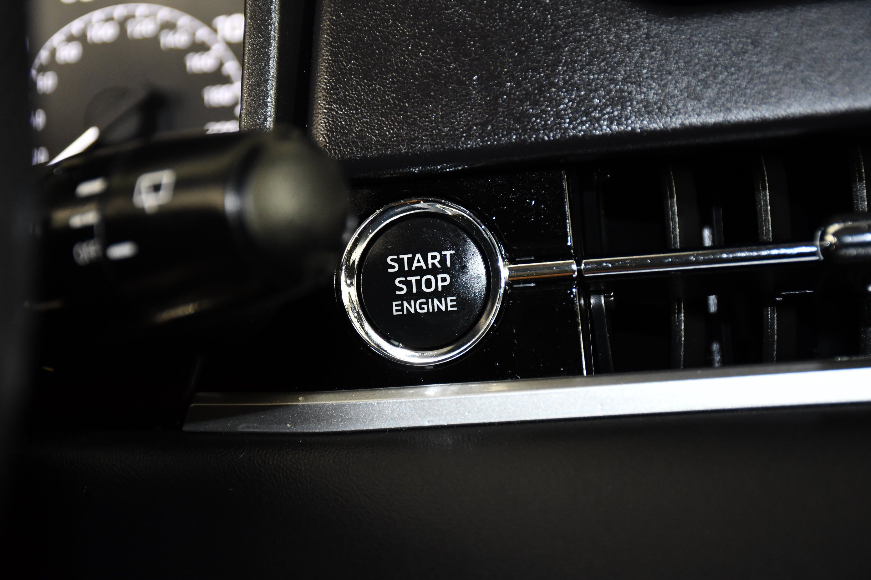 Certified Used 2024 Labrador Black Pearl Mitsubishi SE image 23