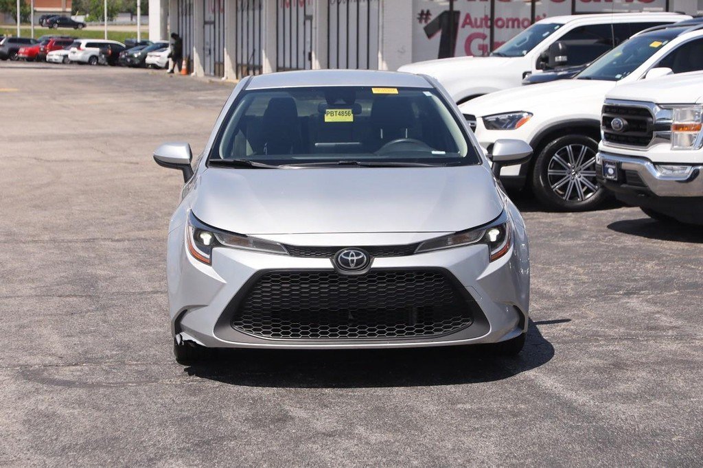 Certified Used 2022 Classic Silver Metallic Toyota LE CVT (Natl) image 4