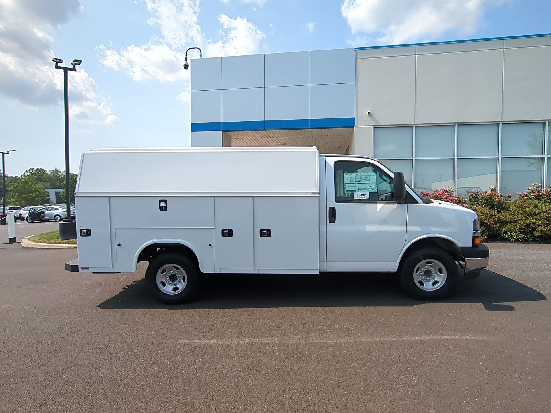 New 2025 Summit White Chevrolet 1WT image 35
