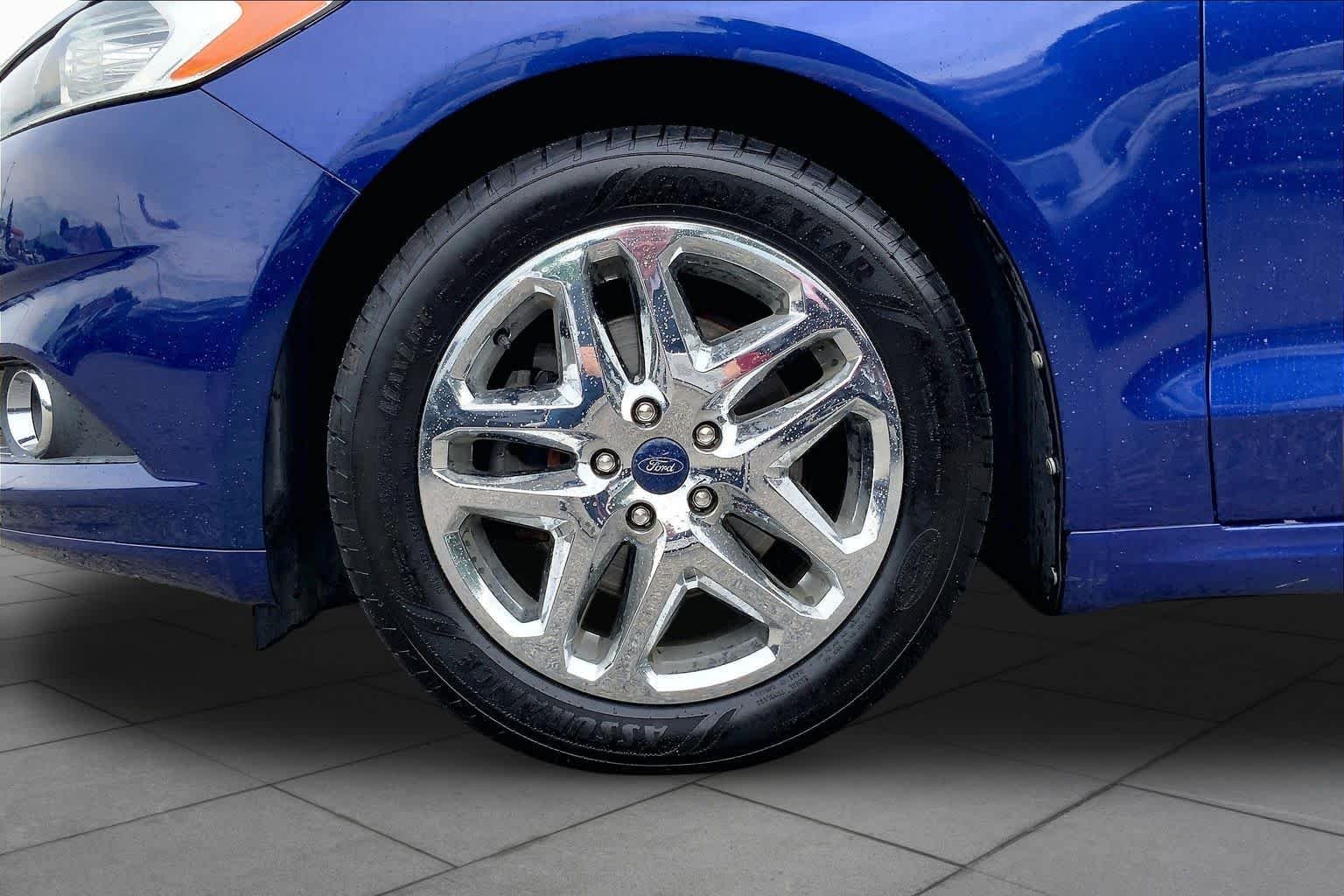 Used 2013 Deep Impact Blue Ford SE image 11