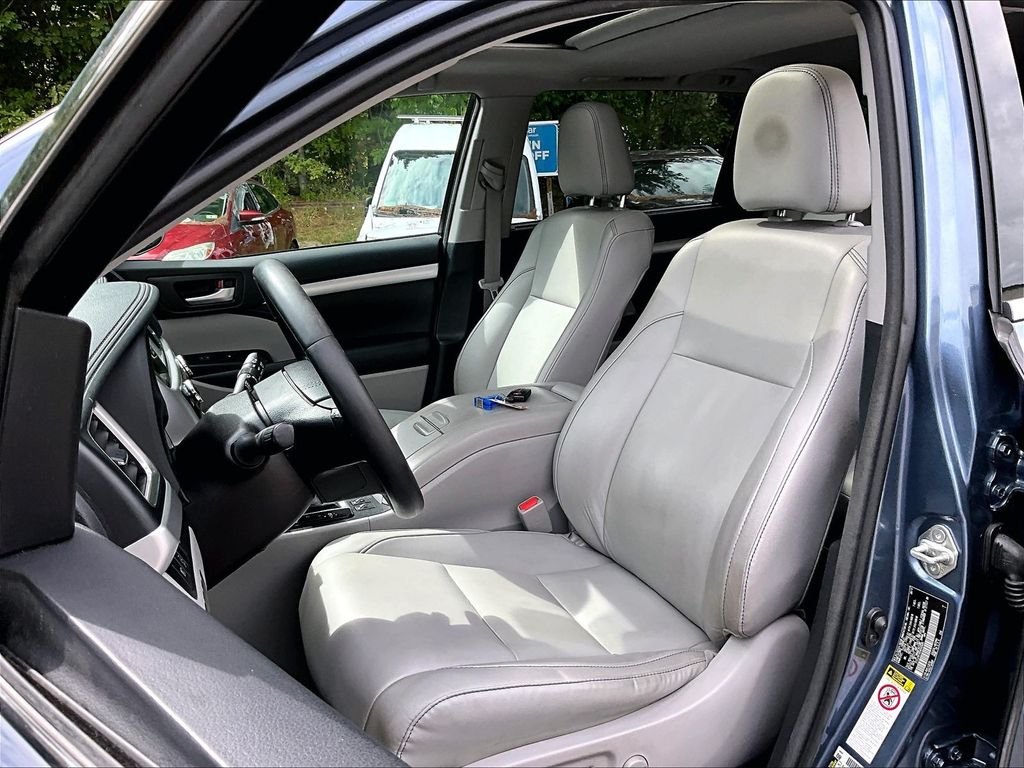 Used 2017 Shoreline Blue Pearl Toyota XLE image 10
