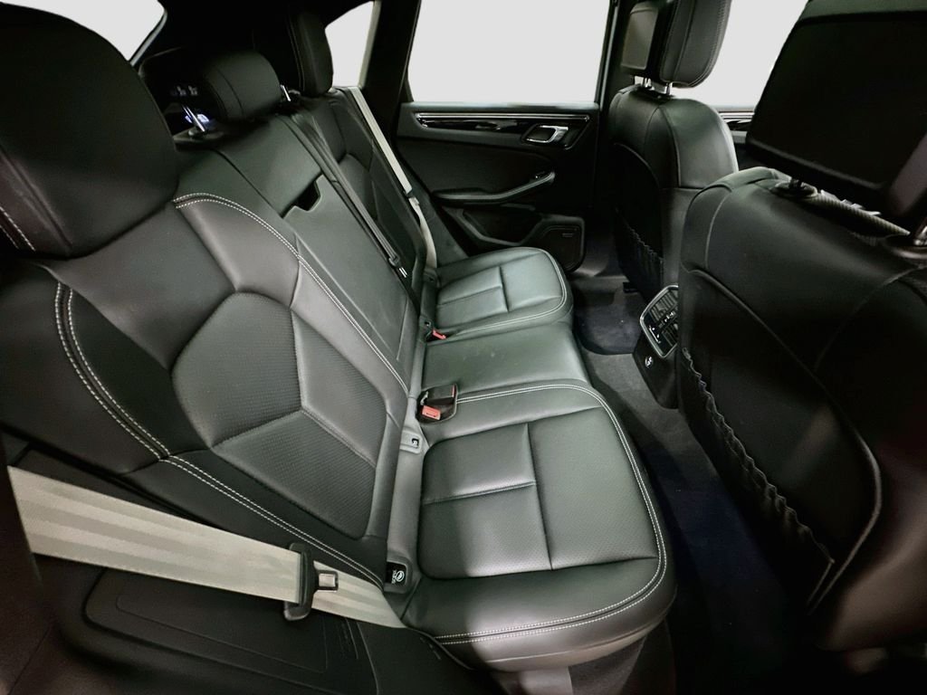 Used 2025  Porsche  image 28