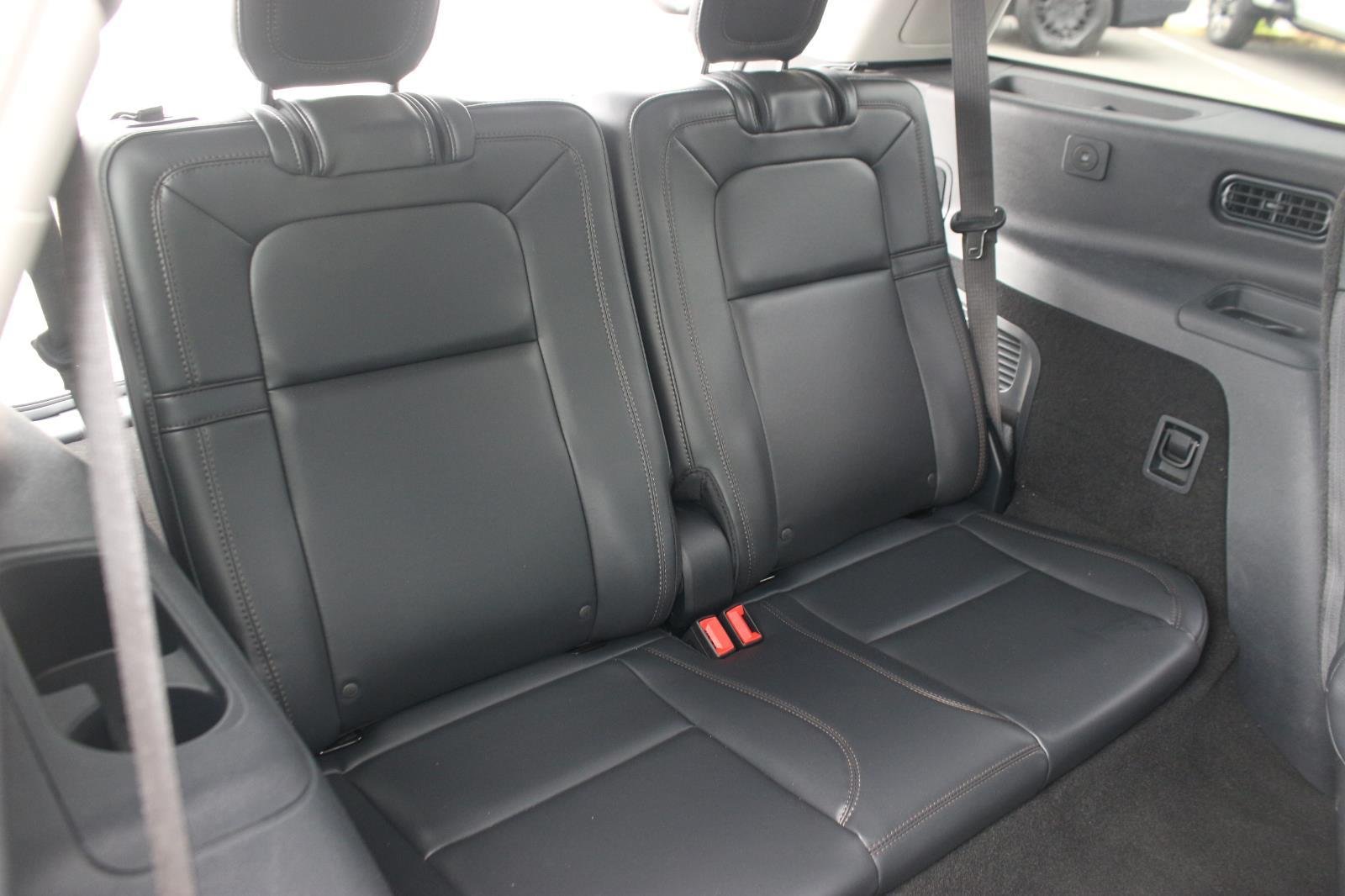Used 2025 Infinite Black Metallic Clearcoat Lincoln Reserve image 36