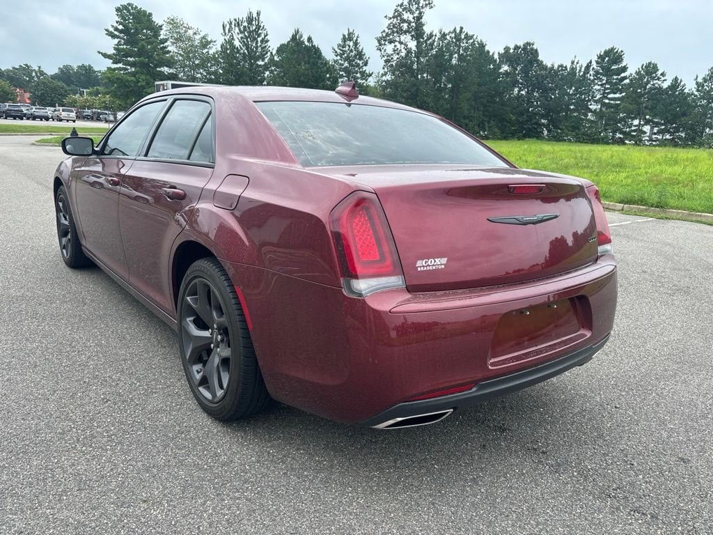 Used 2023 Red Chrysler Touring image 5