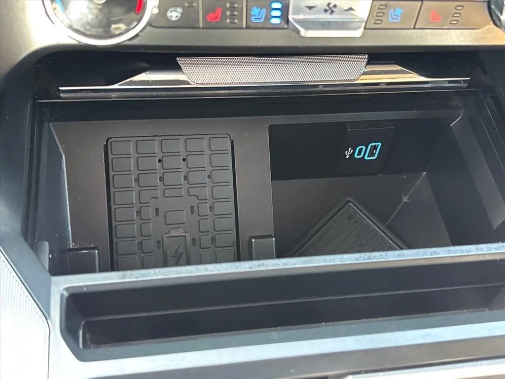 Used 2025 White Ford Lariat image 35