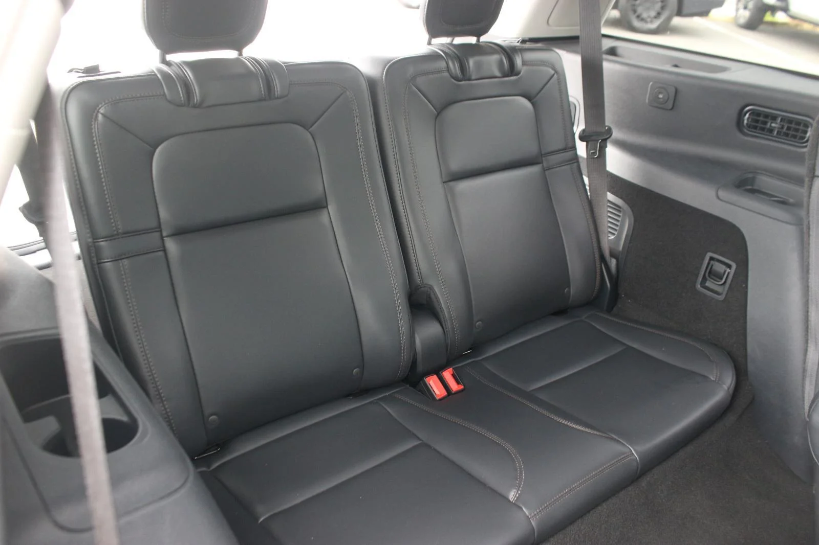 Used 2025 Black Lincoln Reserve image 36