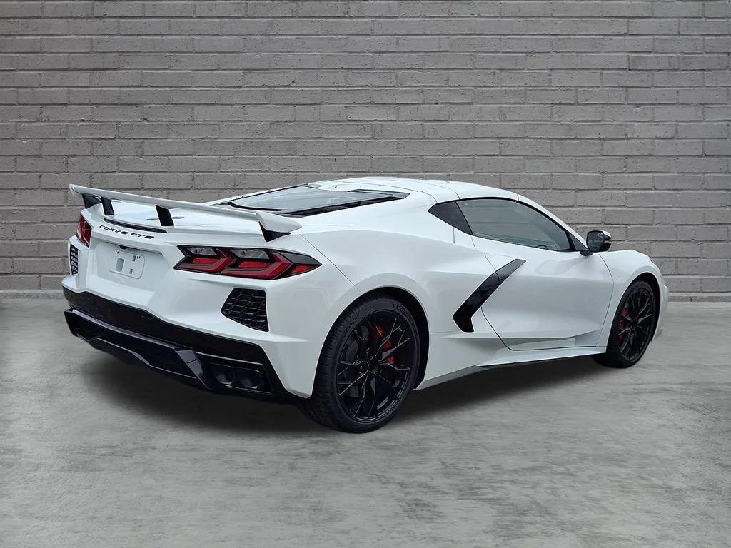 New 2027 Arctic White Chevrolet 2LT image 8