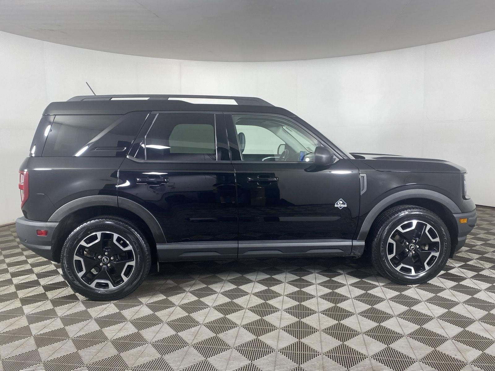 Used 2021 Shadow Black Ford Outer Banks image 8