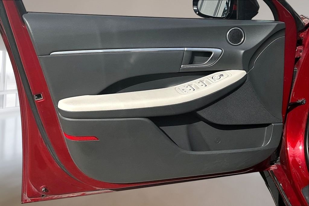Used 2025 Ultimate red Hyundai SEL image 17