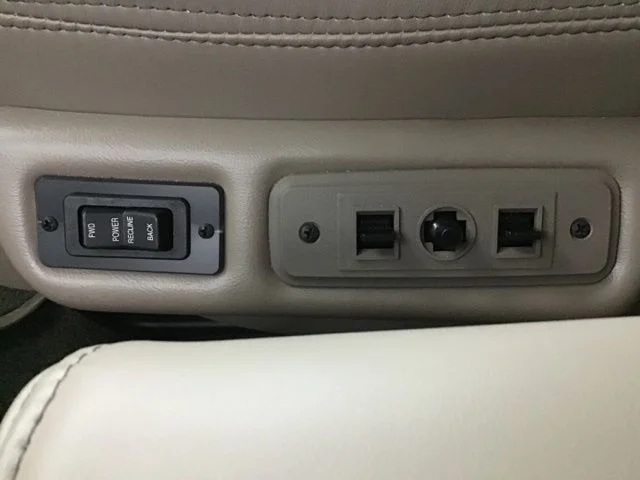 Used 2023 Red Chevrolet Explorer Limited SE image 26