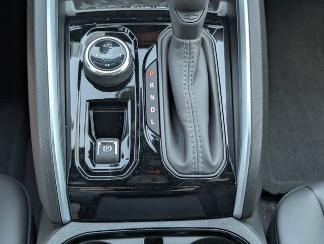 New 2026 Summit White Chevrolet Trail Boss image 24