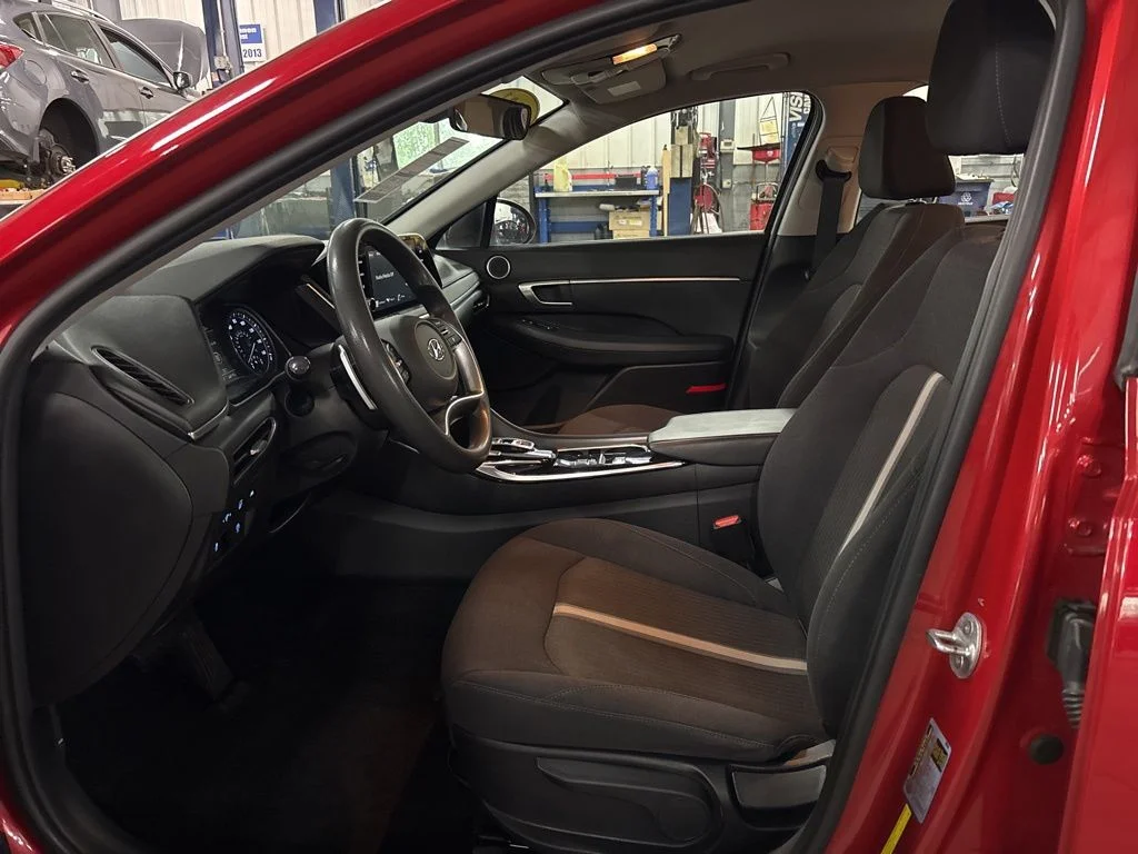 Certified Used 2021 Red Hyundai Blue image 9