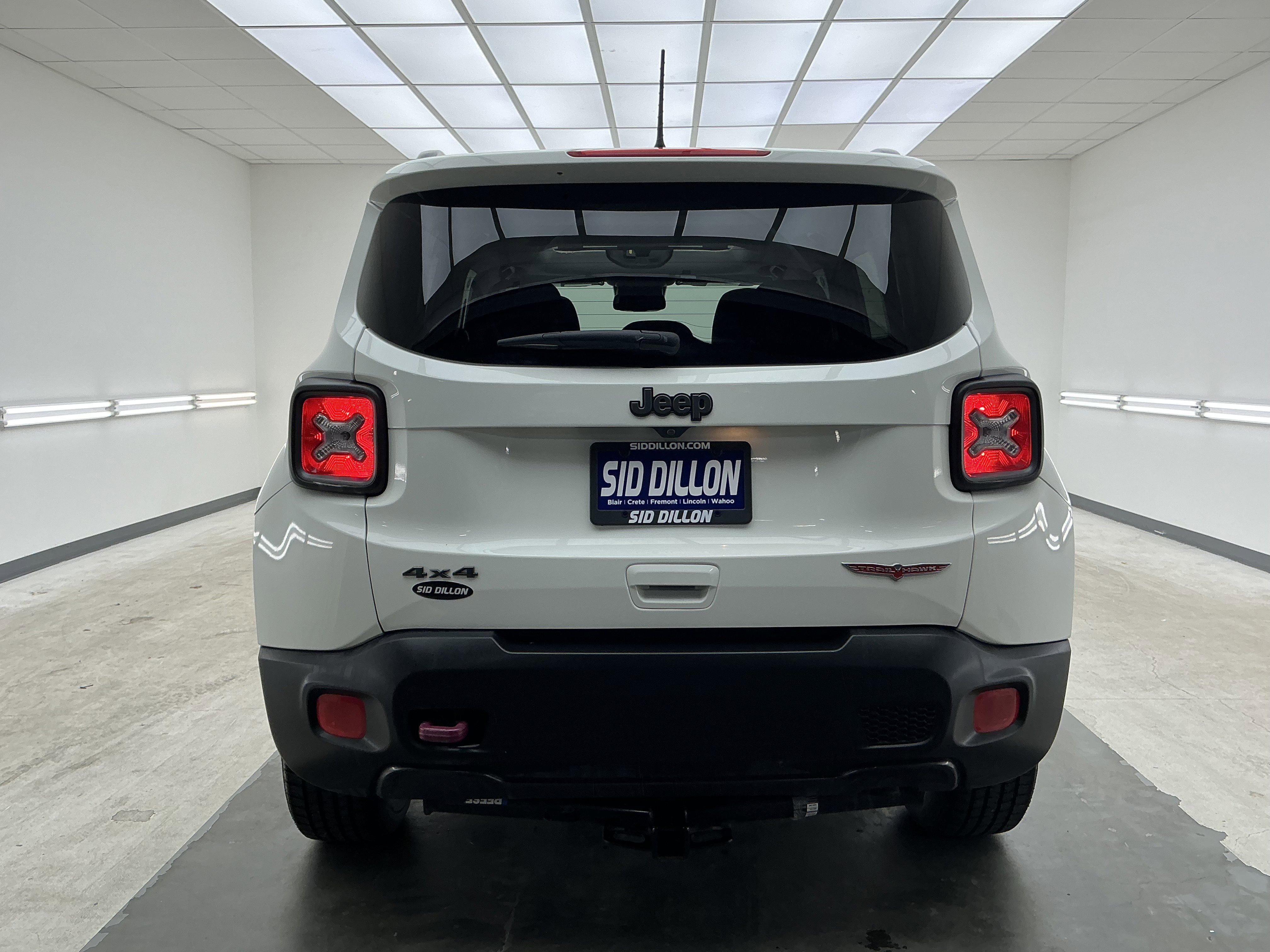 Used 2018 Alpine White Jeep Trailhawk image 5