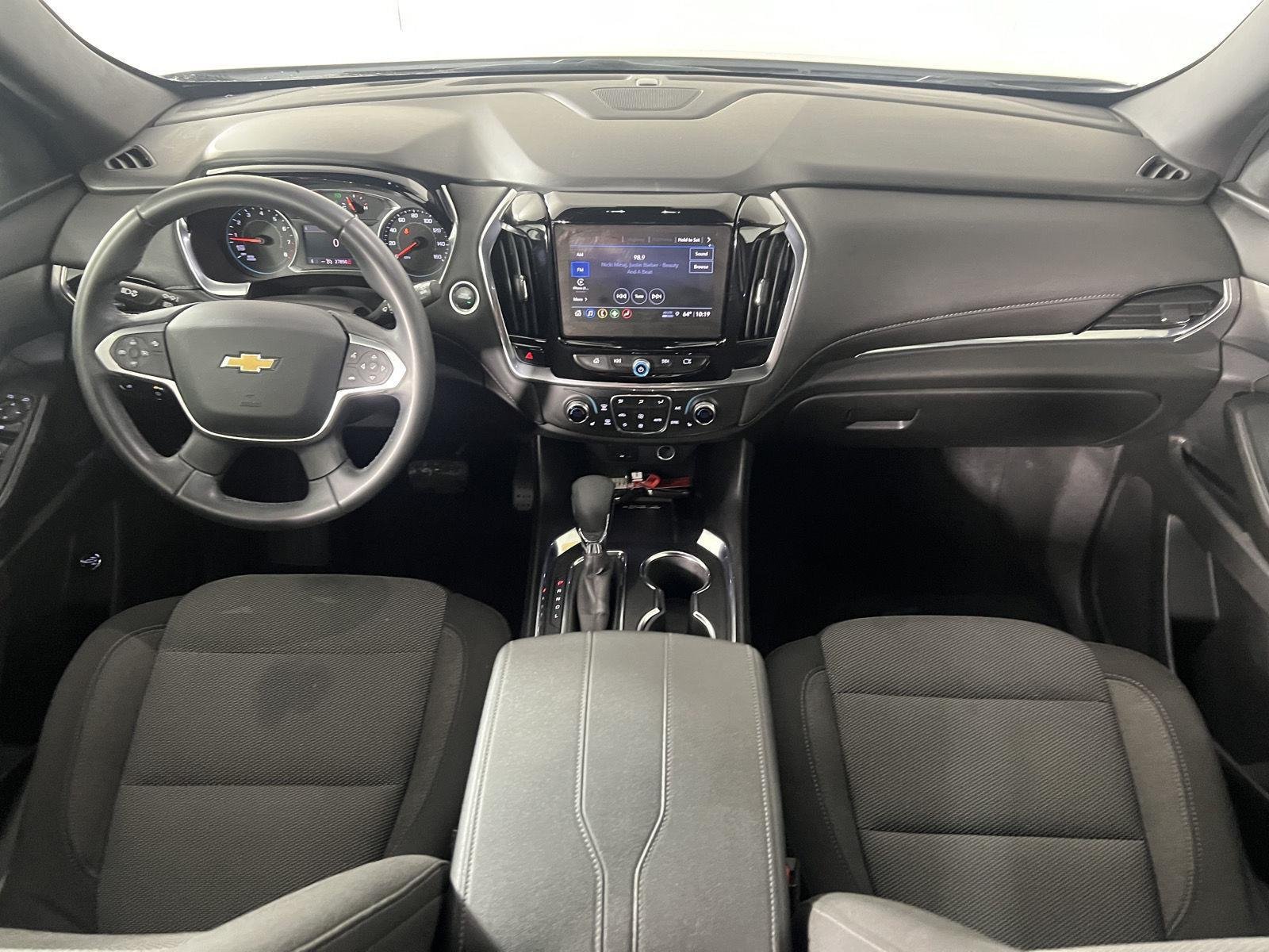 Used 2023 Iridescent Pearl Tricoat Chevrolet LT Cloth image 12