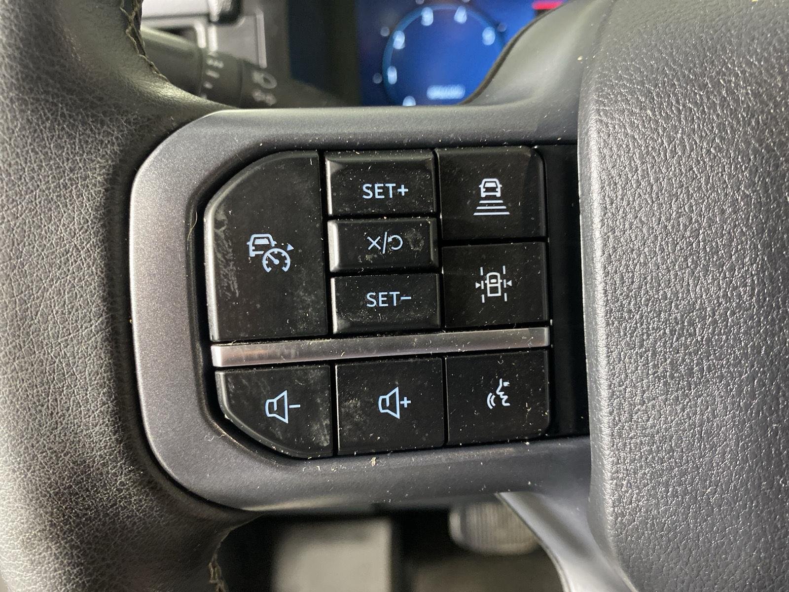Used 2025 Oxford White Ford XLT image 17