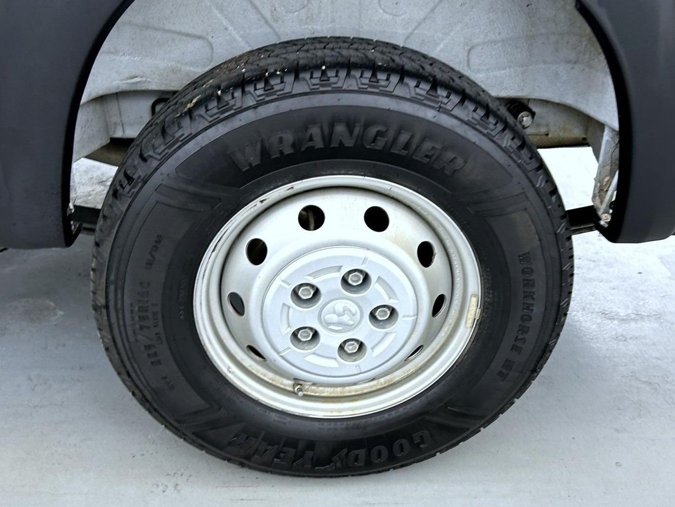 Used 2021 White Ram Low Roof image 19