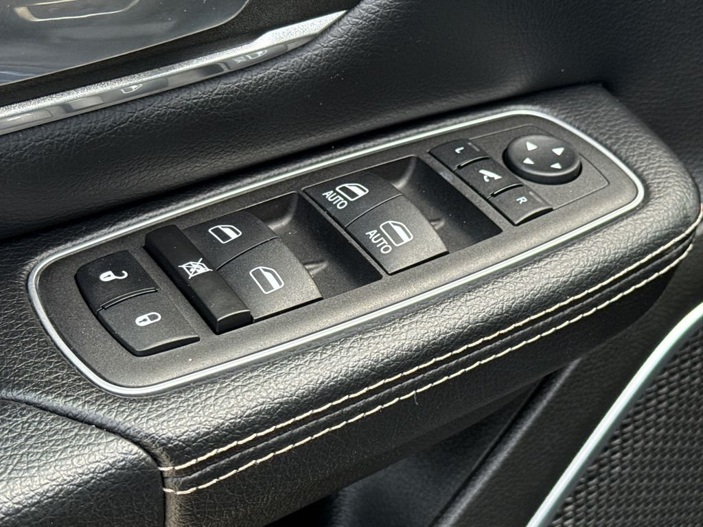Used 2023 Blue Ram Laramie image 19
