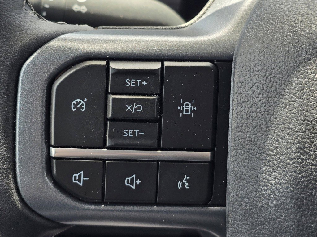 New 2024 Agate Black Metallic Ford XLT image 11