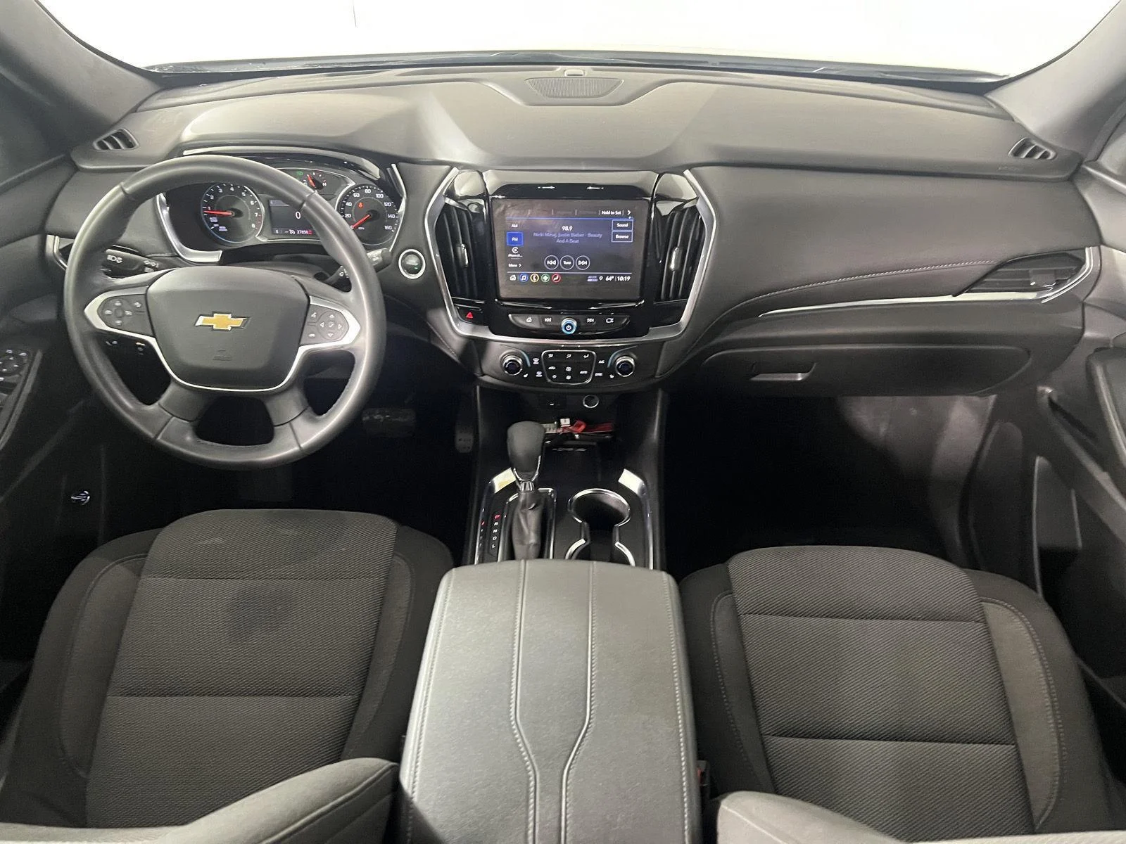 Used 2023 Iridescent Pearl Tricoat Chevrolet LT Cloth image 12