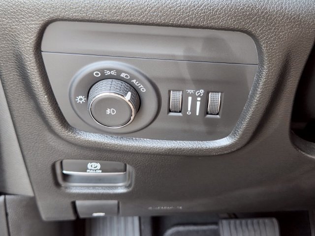Used 2025 Silver Jeep Limited image 32