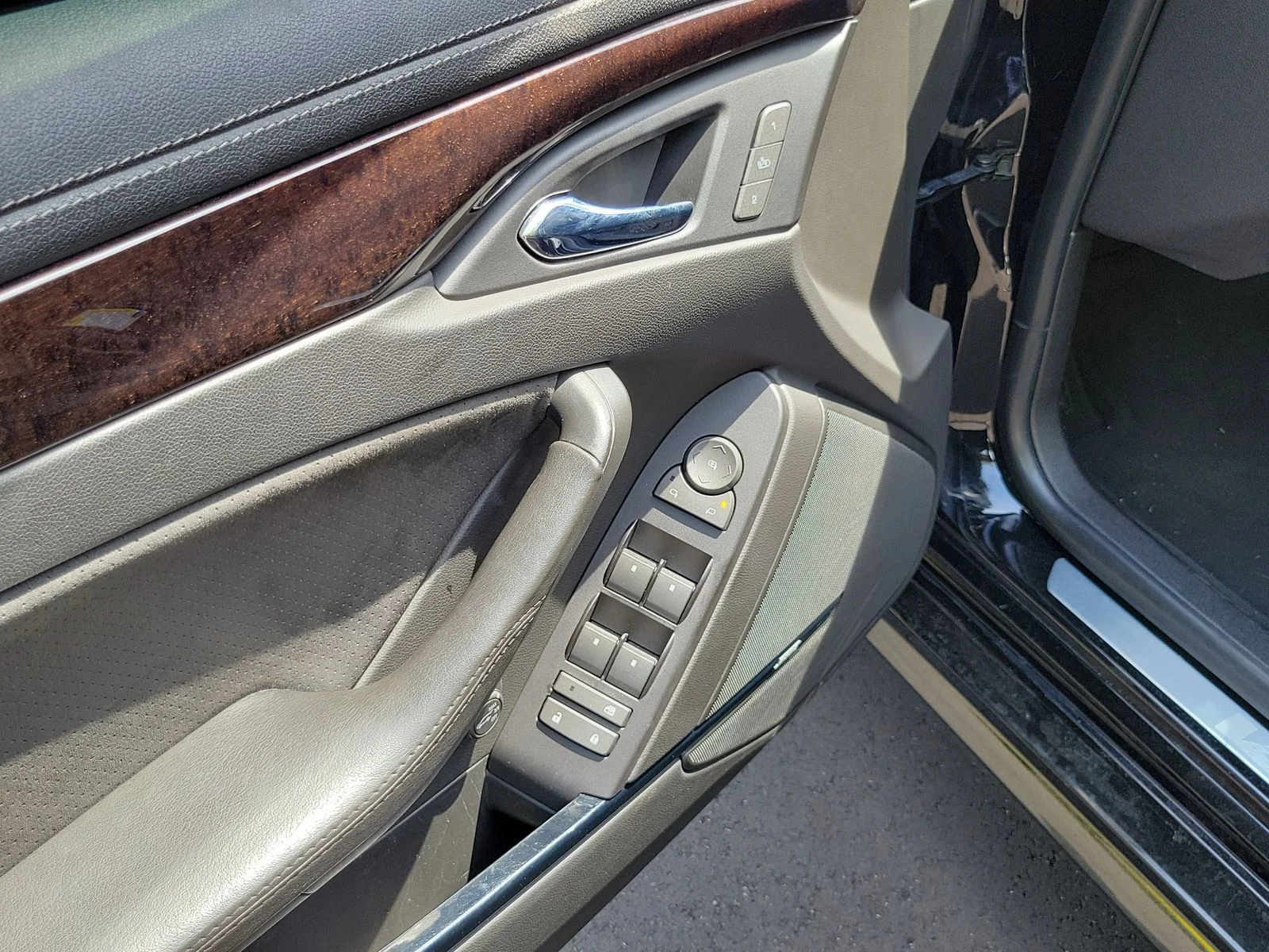 Used 2011 Black Diamond Cadillac Base image 10