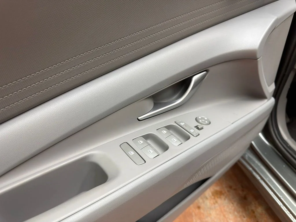 New 2026 Amazon Gray Hyundai SE image 23