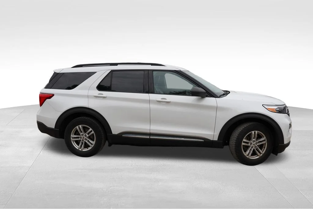 Used 2020 Oxford White Ford XLT image 2