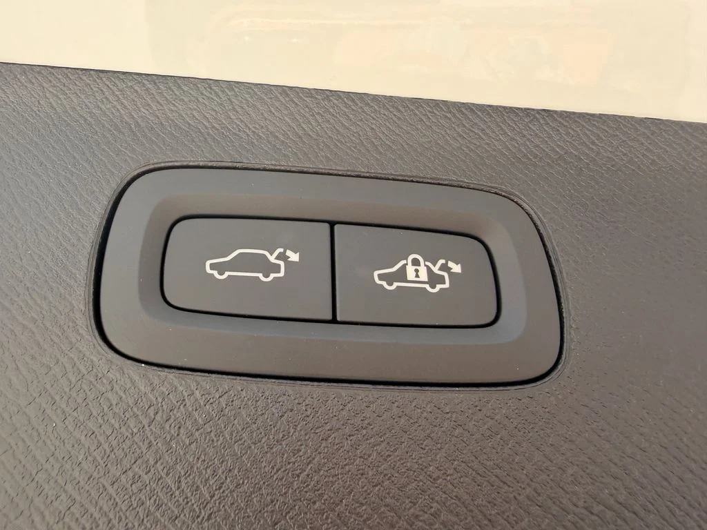 New 2026 Crystal White Volvo Core image 29