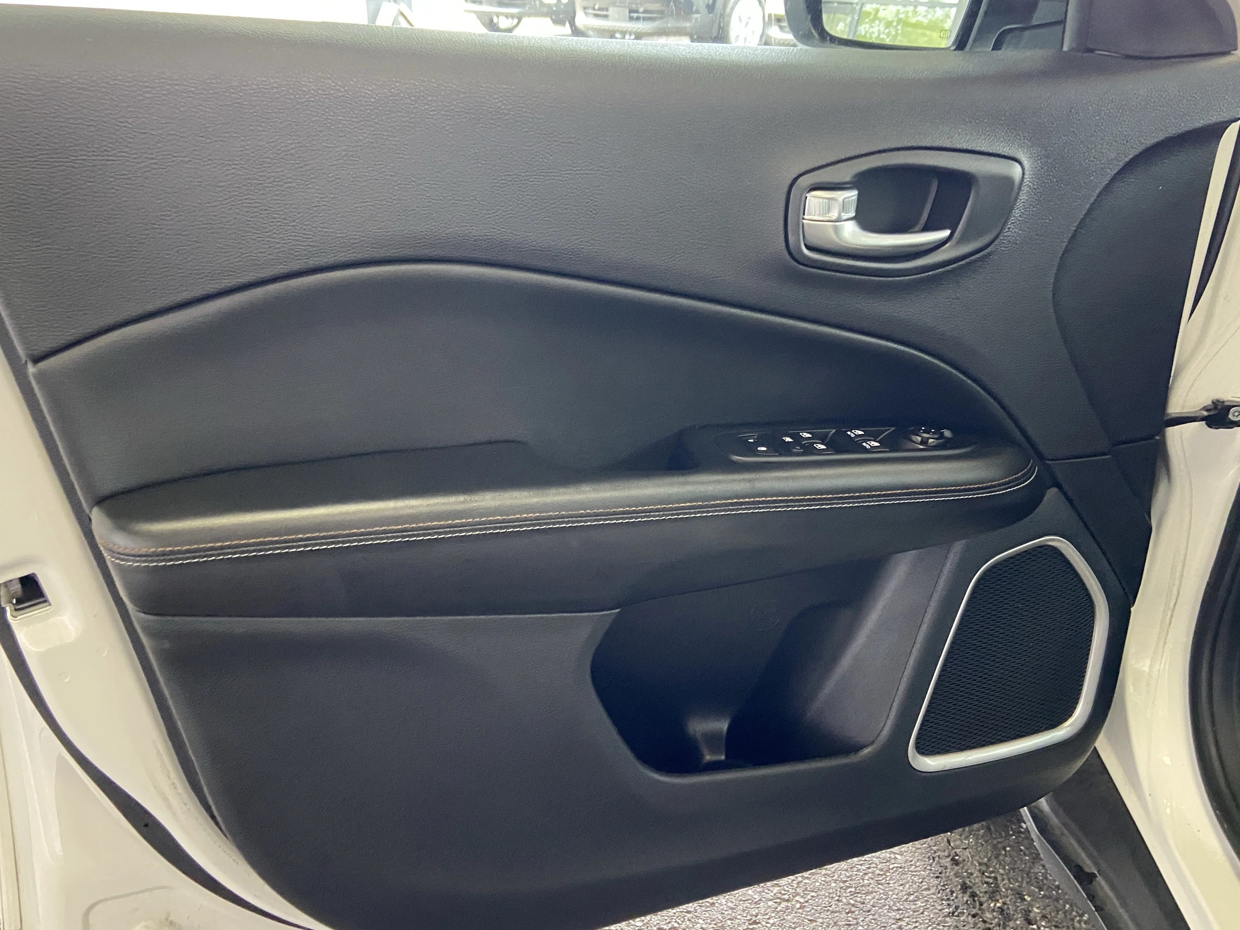 Used 2020 White Clearcoat Jeep Latitude image 25