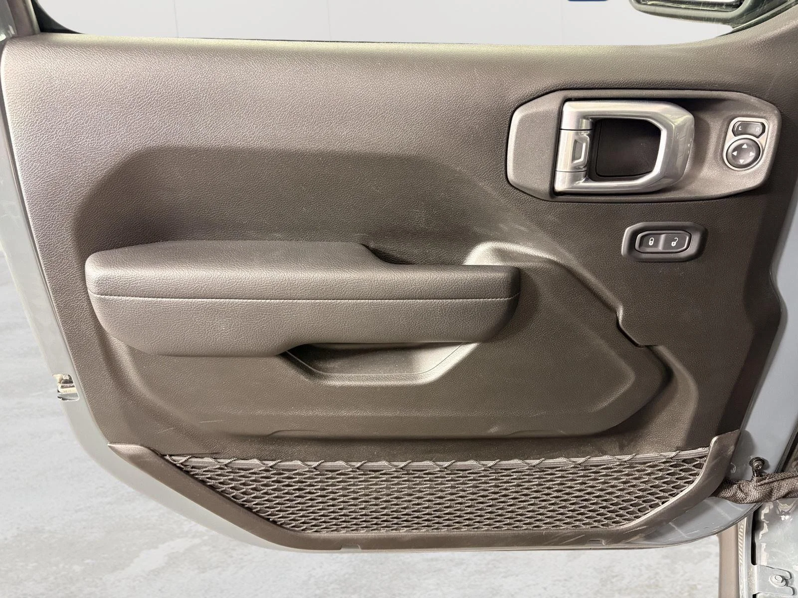 Used 2024 Anvil Clear Coat Jeep Mojave image 14