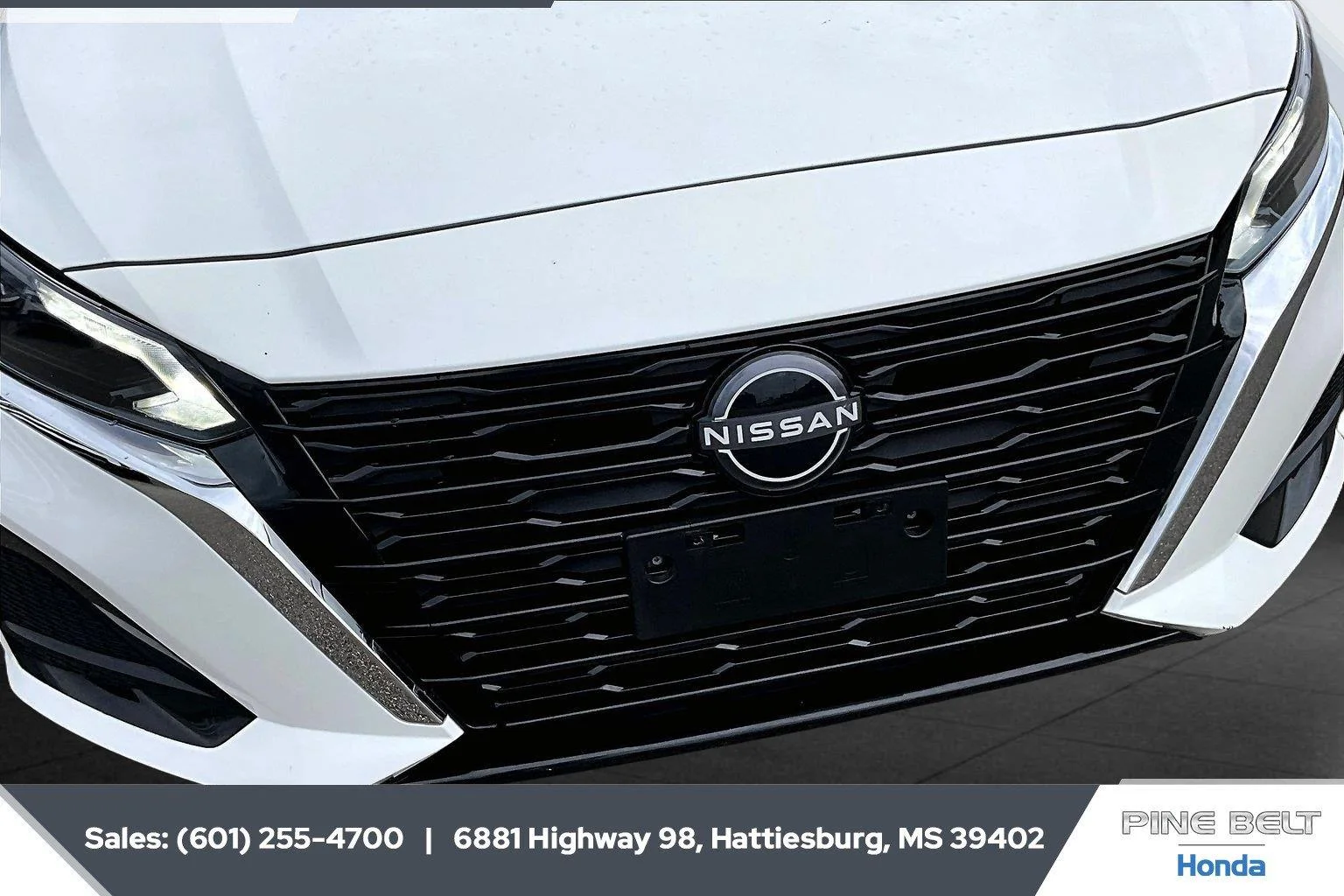 Used 2025 Glacier White Nissan SV image 21