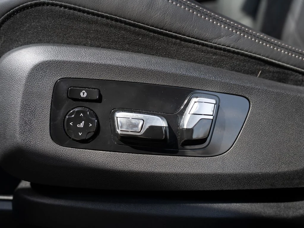 Used 2025 Black BMW M60i image 20
