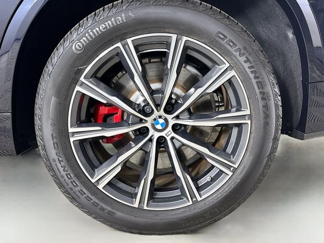 New 2026 Carbon Black Metallic BMW xDrive50e image 33