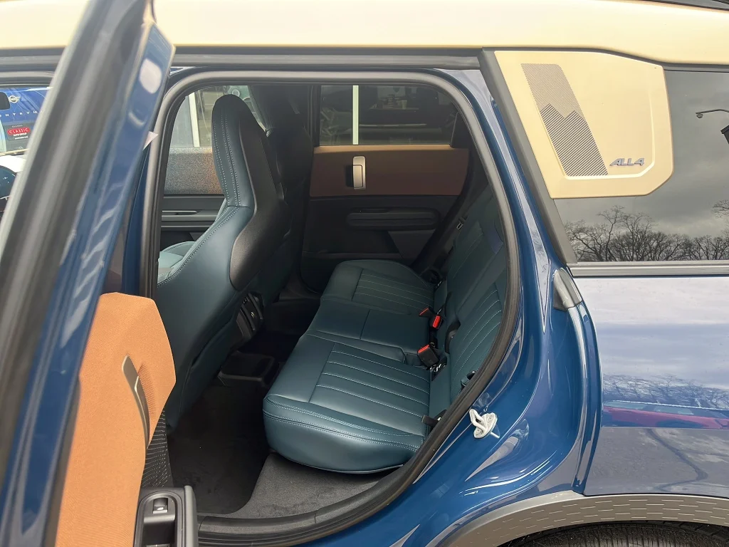 New 2026 Indigo Sunset Blue Metallic MINI Iconic image 6