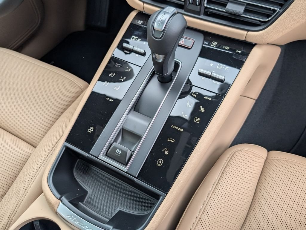 2026 Porsche Macan T - Photo 15