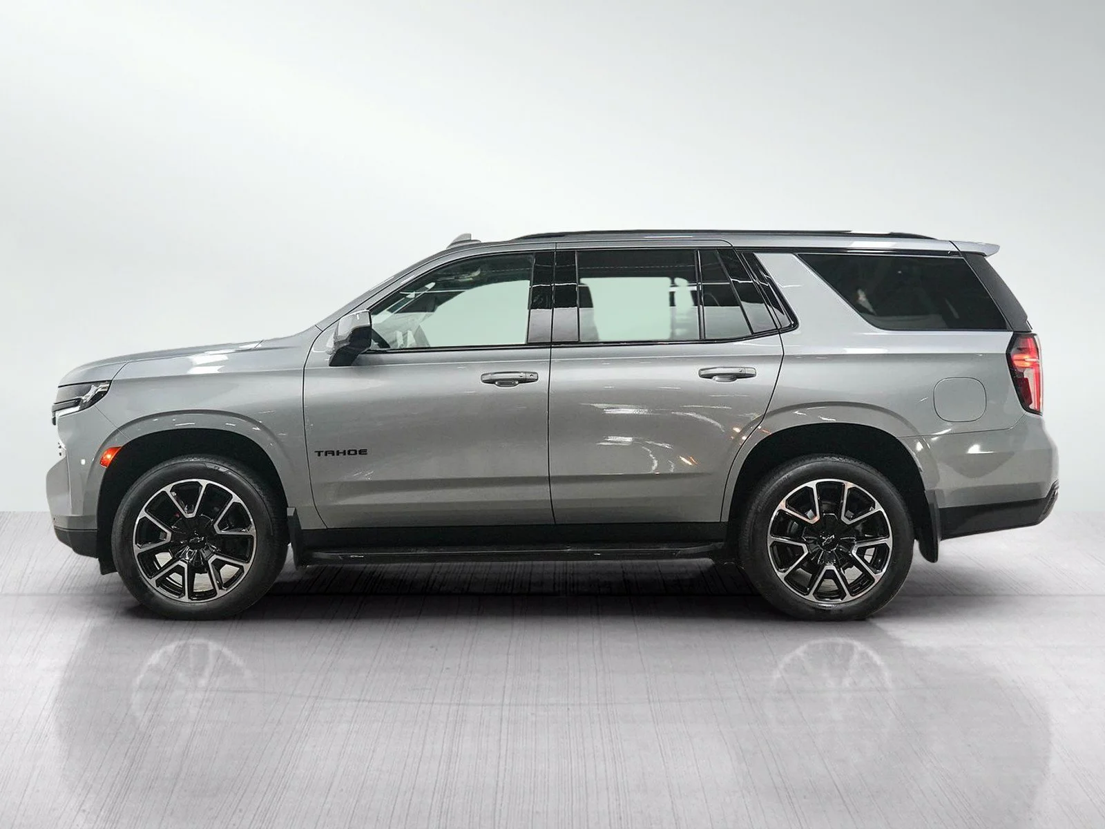 Used 2024 Chevrolet Tahoe RST with VIN 1GNSKRKTXRR304497 for sale in Bloomington, Minnesota
