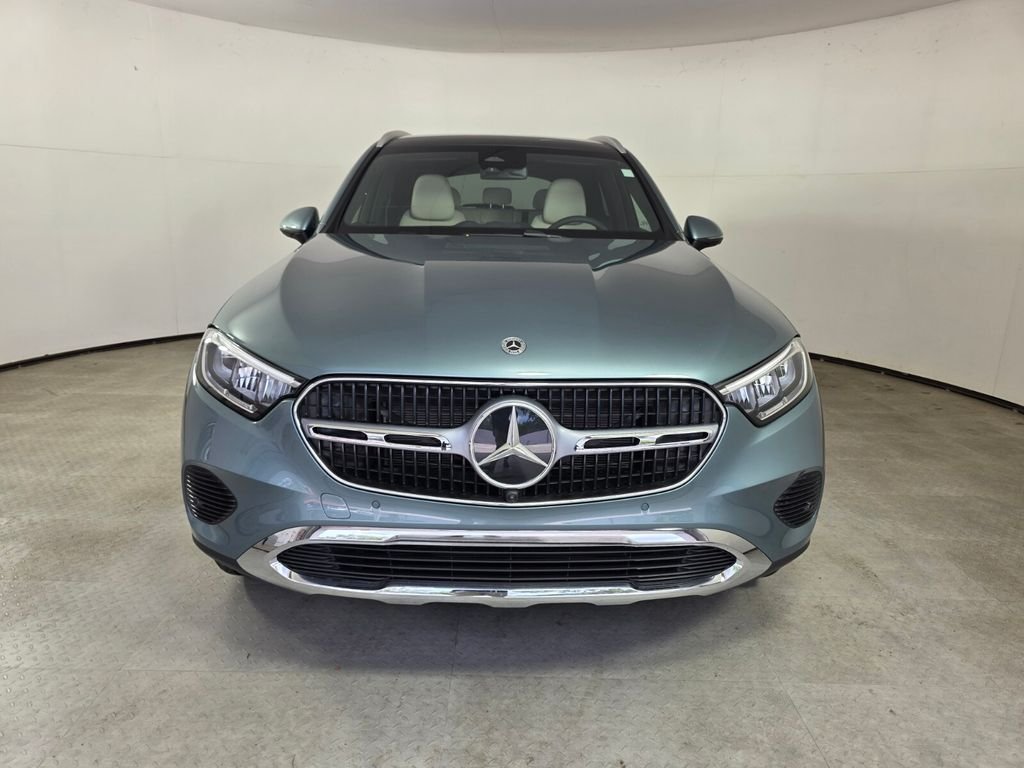 New 2027 Verde Silver Metallic Mercedes-Benz GLC 300 image 2
