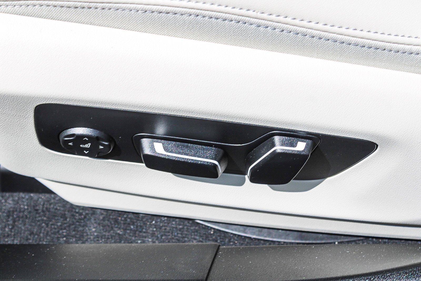 2026 BMW 5 Series 530i - Photo 21