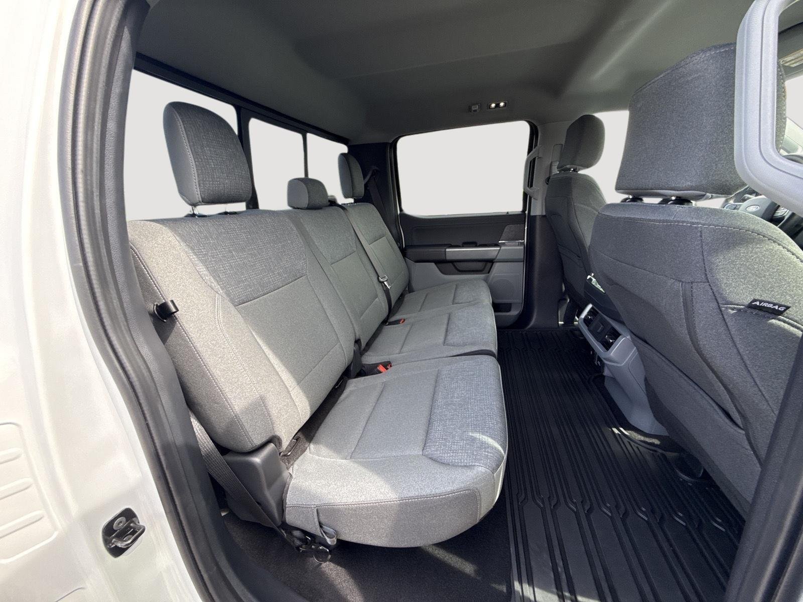 Used 2024 Oxford White Ford XLT image 5