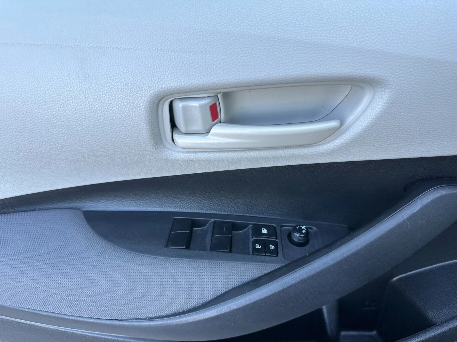Used 2023  Toyota LE image 11