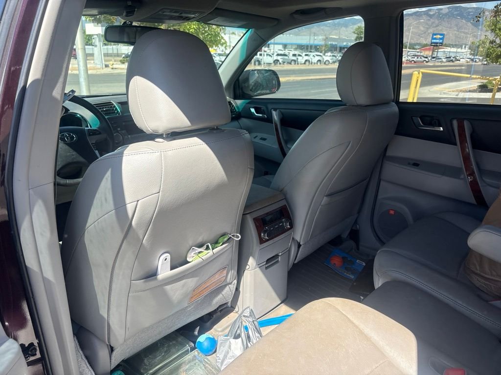 Used 2012  Toyota Limited image 14