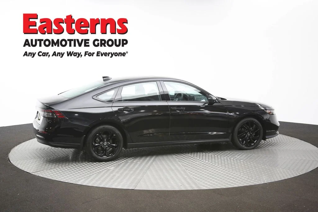 Used 2025 Black Honda SE image 43