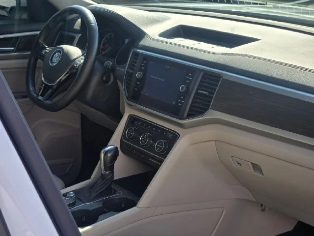 Used 2018 White Volkswagen 3.6L V6 SE image 7